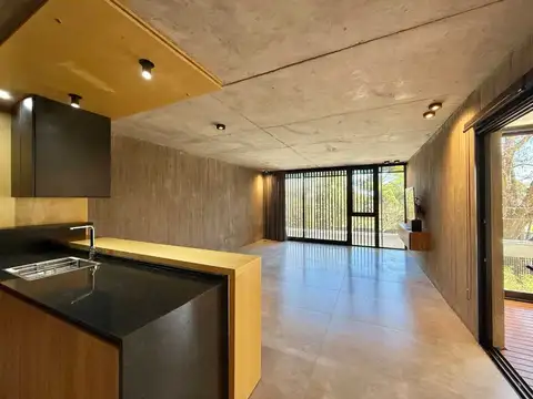 Calle 465 e/ 15a y 17 1000