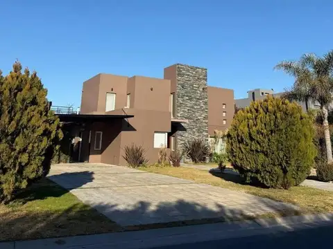 CASA EN HARAS SANTA MARIA