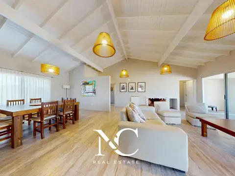 Casa 4 ambientes con 2 baños