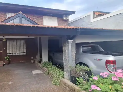 Excelente Duplex 4 Ambientes al frente con Fondo y cochera
