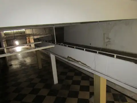 Local en Venta Via Púb.