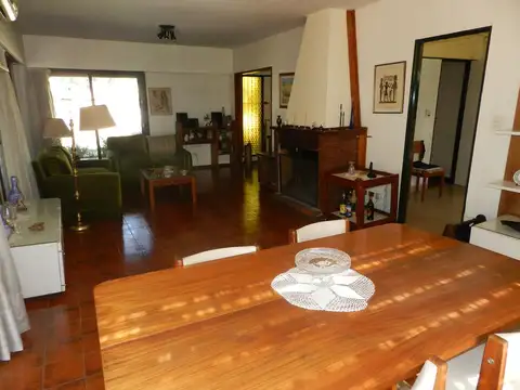 Casa 5 ambientes con 3 baños