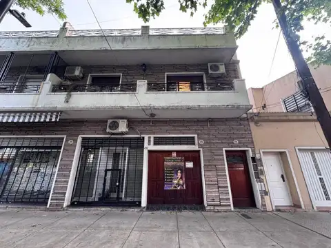 Venta casa 4 ambientes con local y cochera en Villa Lugano