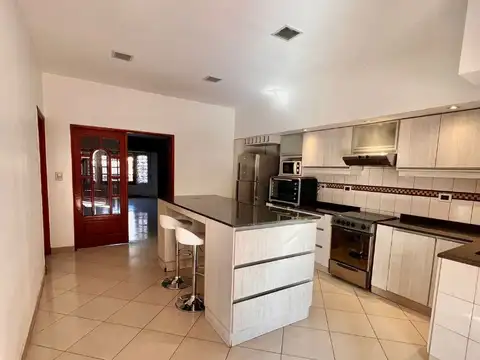 Precioso chalet en dos plantas en Lote de 10 x 60