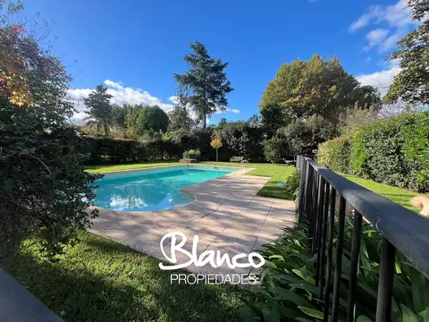 Casa 5 ambientes con 4 baños