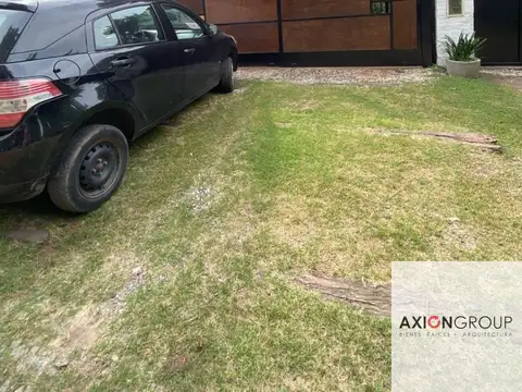 Casa en venta de 3 dormitorios c/ cochera en Villa Elisa