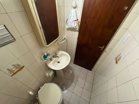 CASA 4 AMB / COCHERA / JARDIN / PARILLA