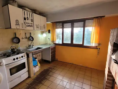 Casa 5 ambientes con 2 baños