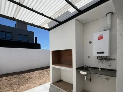 Casa en Alquiler con 1 cochera