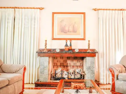 Casa en Venta con 4 cocheras