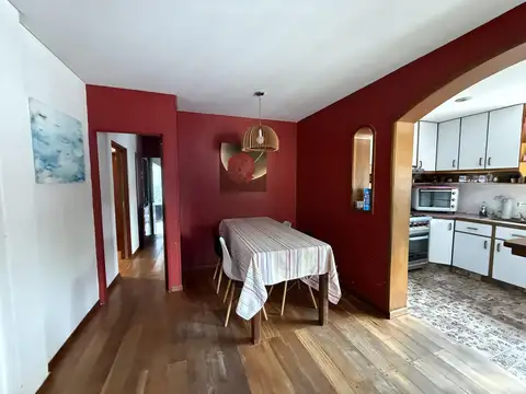 Casa 8 ambientes con 3 baños