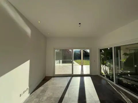 Casa en Venta con 1 cochera