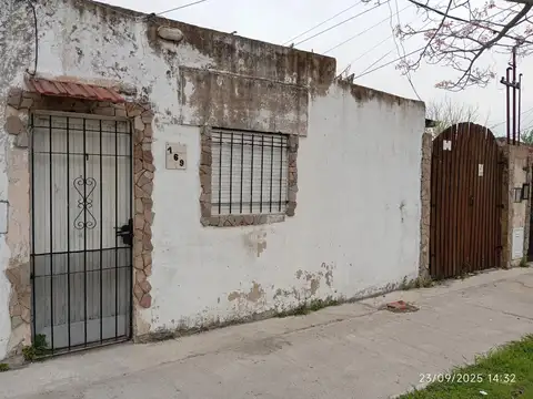 Monoambiente con patio / cochera