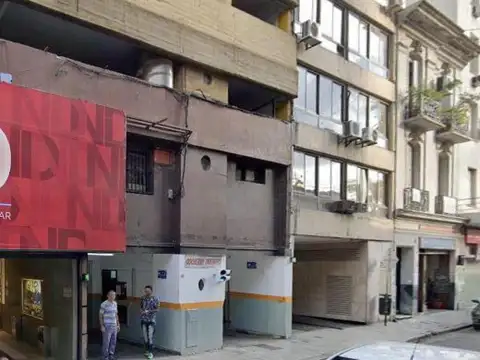 Paraguay e/ Suipacha y Carlos Pellegrini