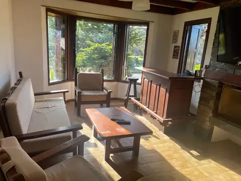 Casa 5 ambientes con 4 baños