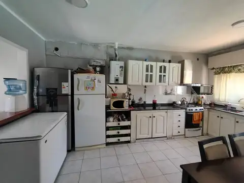 Venta casa 3 ambientes con pileta cochera parrilla