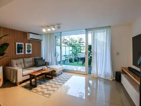 Departamento duplex en venta 2 dormitorios mas comodin con cochera en Fisherton vista al golf