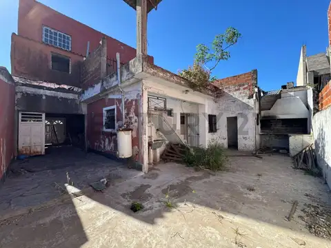 VENTA CASA 4 AMBIENTES A RECICLAR EN MORON FINANCIA