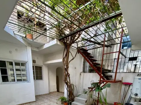 Castro Barros 1500 , Piso PB