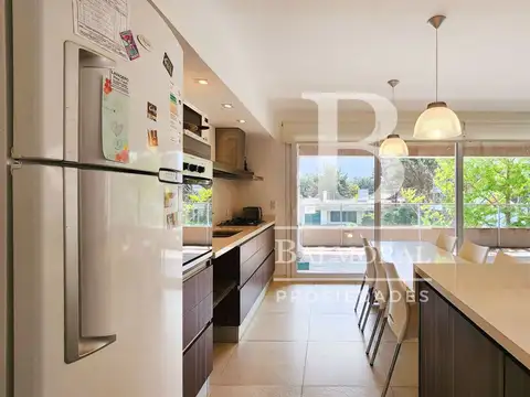 Av. Libertador 2100, Piso 1