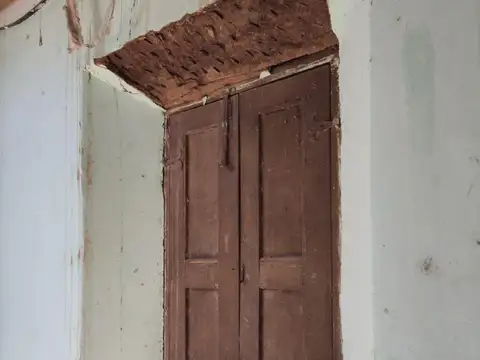 TERRENO CON CASA DE ADOBE A RESTAURAR- CENTRO VINCHINA