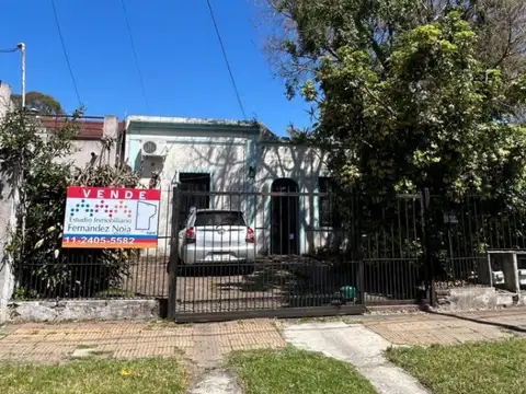 Casa corte antiguo c/ cochera en Burzaco
