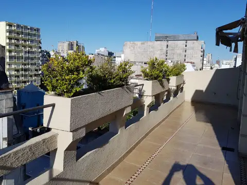 VENTA TRIPLEX CENTRO CON COCHERA SUPER BALCON