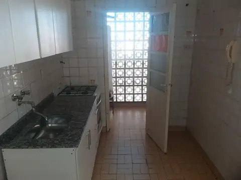 3 AMBIENTES PISO ALTO MUY LUMINOSO Y AMPLIO