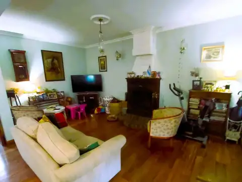 Casa 6 ambientes con 2 baños