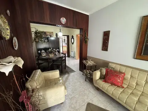 Casa venta La Plata 2 dormitorios, Cochera, Apta Banco