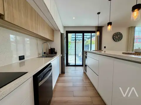 Moderna casa con 3 dormitorios. Jardín y piscina. Chauvin.