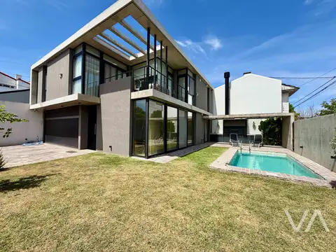 Moderna casa con 3 dormitorios. Jardín y piscina. Chauvin.