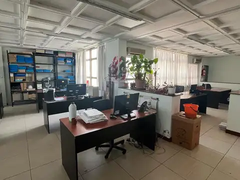 Oficina 6 ambientes con 2 baños