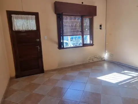 EN VENTA EN EL PALOMAR ZONA CURVA DEL MATE; 3 AMB. AL FRENTE CON LIVING COMED.; COCINA - FICHA 10037