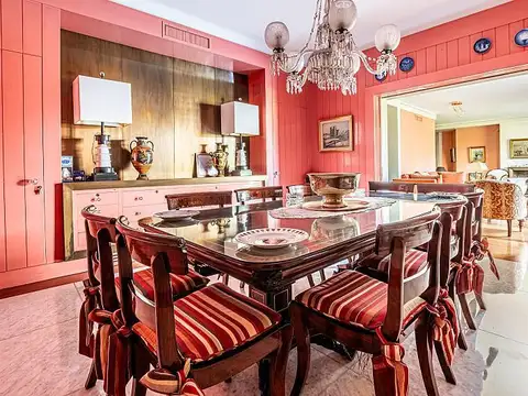 Venta Casa 6 dormitorios Jardín Pisicina Garage Parque Chacabuco