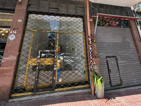 VENTA - LOCALES EN VENTA EN BLOQUE - DEFENSA Y CARLOS CALVO