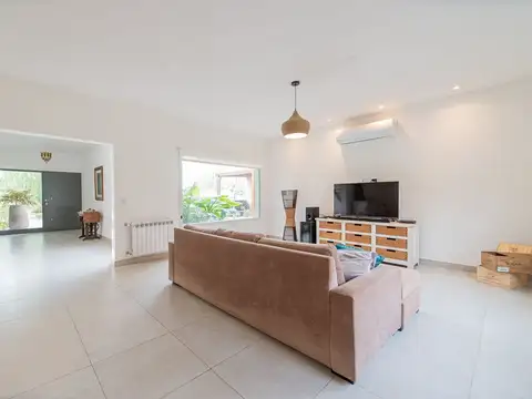 Casa 5 ambientes con 3 baños