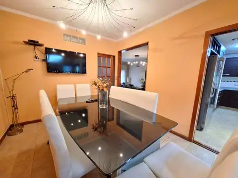 Casa 7 ambientes con 3 baños