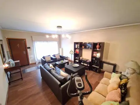 CASA CHALET DE CATEGORÍA 7 AMBIENTES EN LA MATANZA