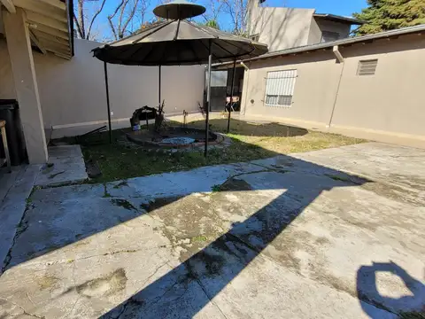 Quinta 4 ambientes con pileta - Villa Udaondo