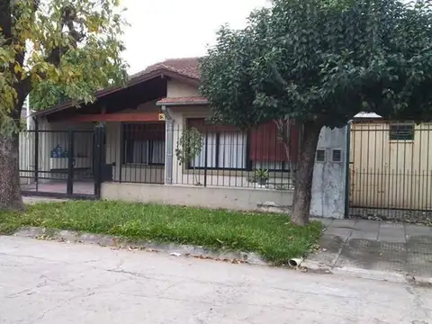 CASA EXCELENTE UBICACION