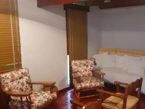 Casa 2 ambientes con 1 baño