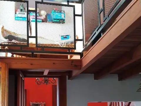 Casacuberta 3100 * - Casa de 5 ambientes,  patio y terraza con parrilla. Sup. 310 m2 .Por m2.  565