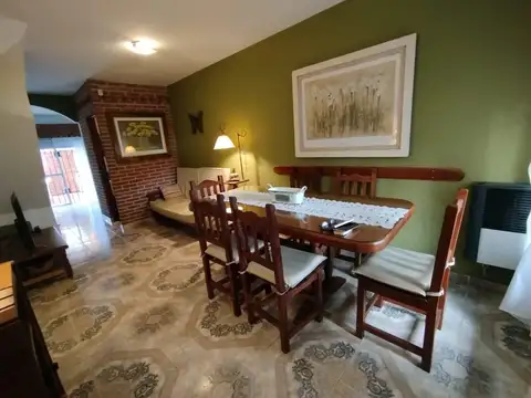 Depto Tipo Casa 4 ambientes con 2 baños