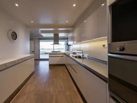 Departamento 5 ambientes con 4 baños