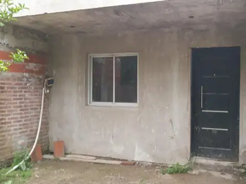 Casa 3 ambientes con 1 baño