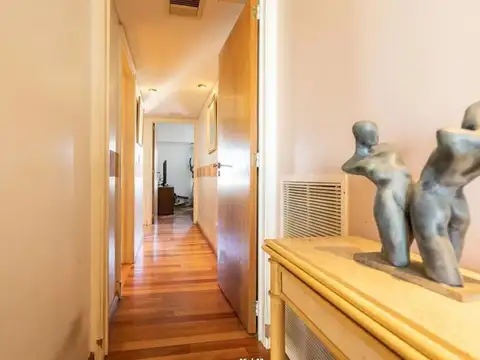 Venta Departamento 4 Ambientes con Dos Cocheras