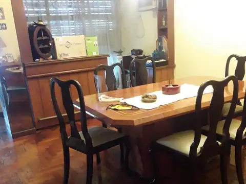 Casa 5 ambientes con 2 baños