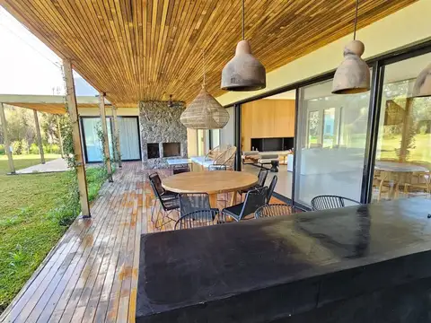 Casa en Venta con 1 cochera