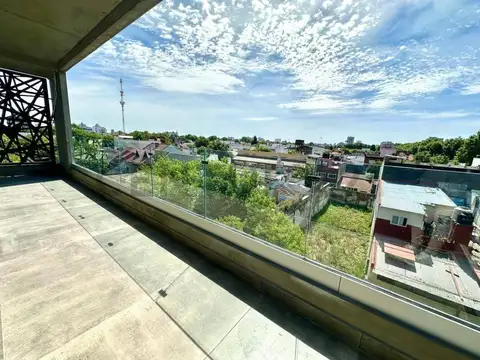 Venta Semipiso 2 Ambientes de Categoría con Balcón Aterrazado